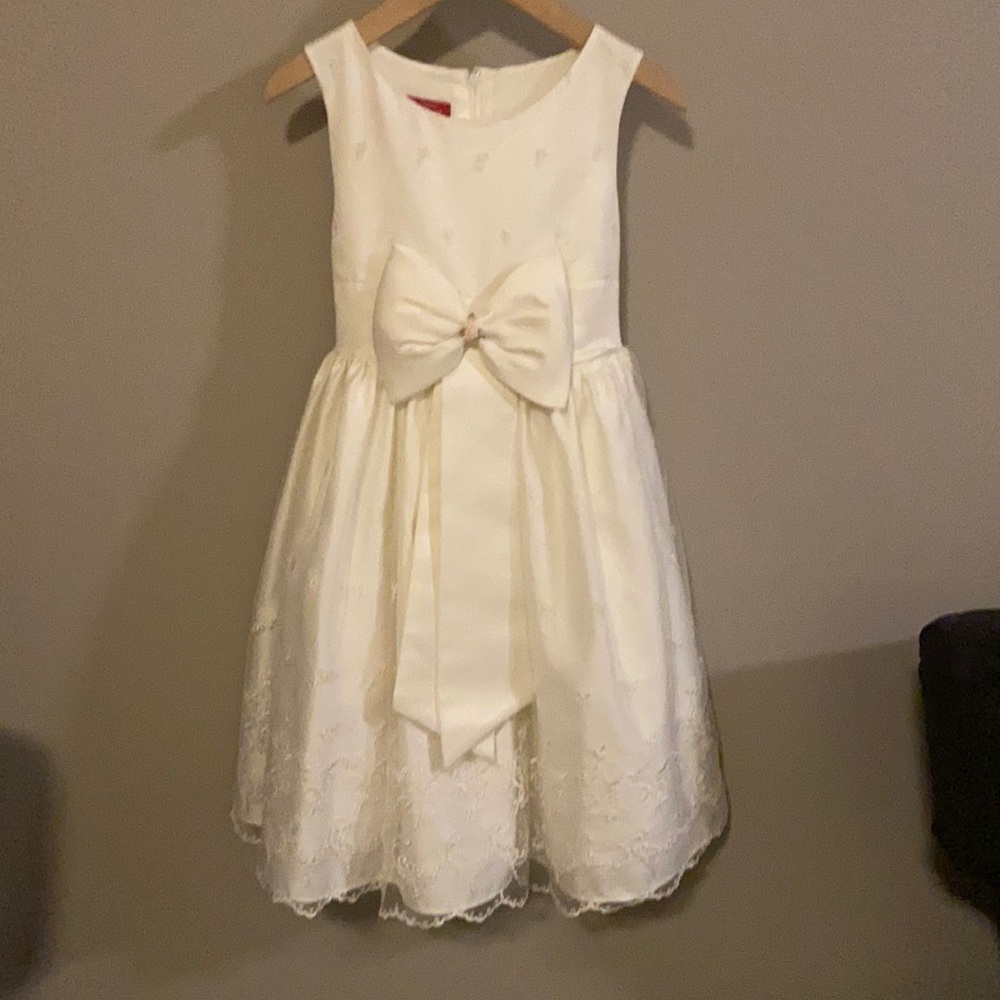 Princess face antique white dress